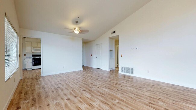 Building Photo - Gorgeous and Bright 2BR/2BA Home perfect f...