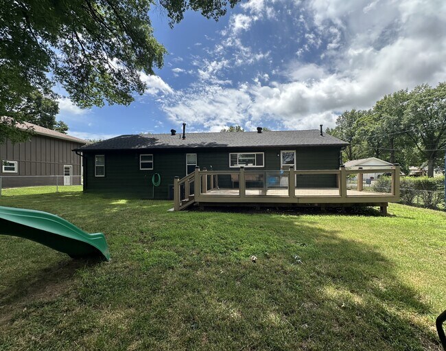 Building Photo - 615 Barton St