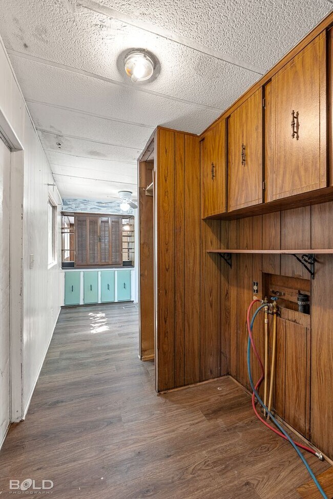 Building Photo - MOVE IN SPECIAL HALF OFF FIRST MONTHS RENT