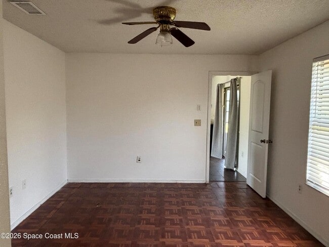 Building Photo - 272 High Rd NW