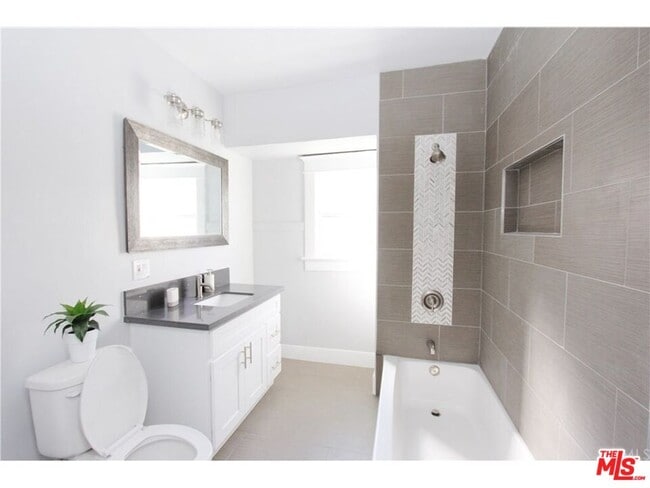 Building Photo - 2345 W 30th St