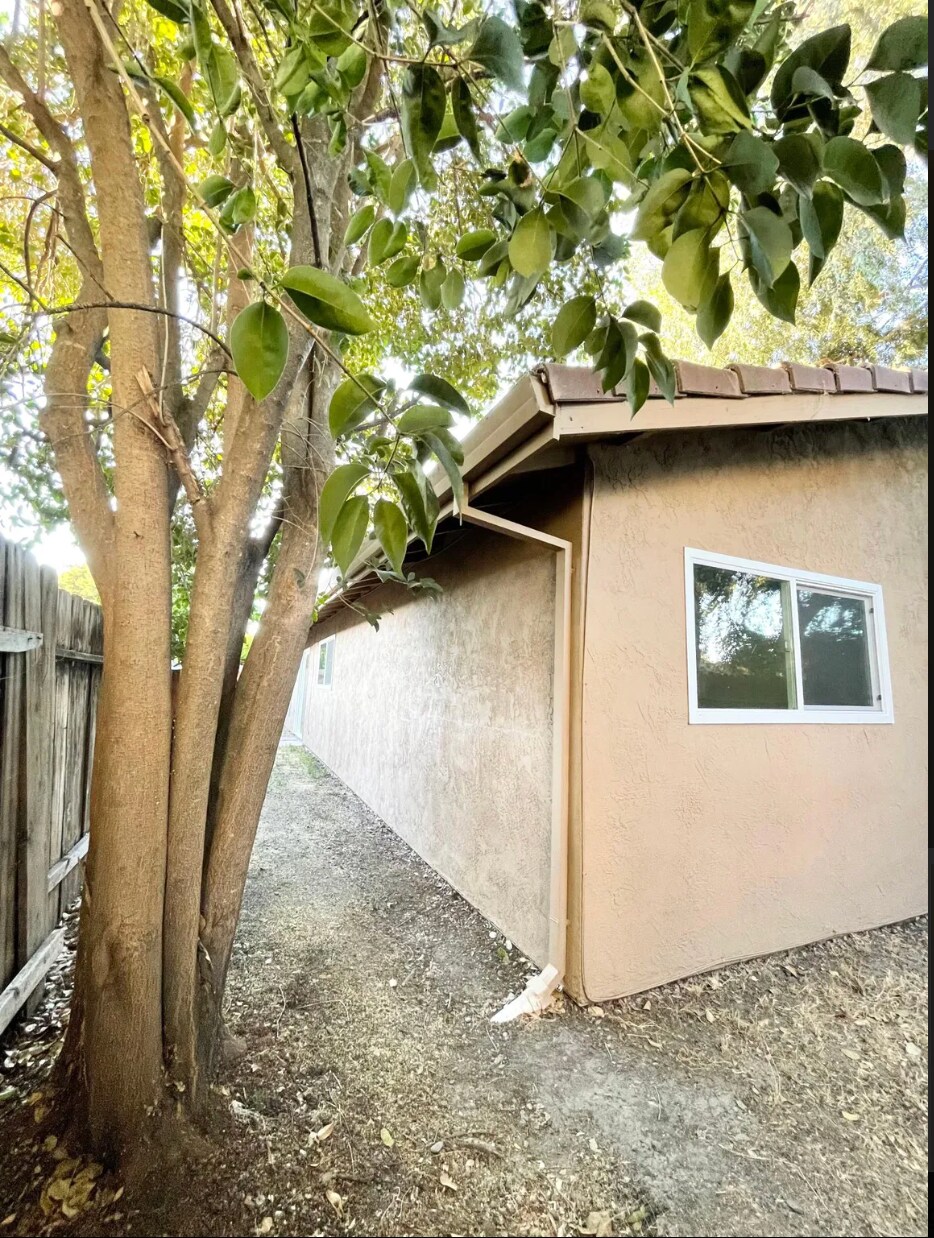 Building Photo - 1788 Long Barn Way
