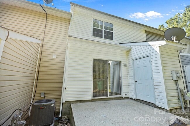 Building Photo - 670 Emerald Cove Dr