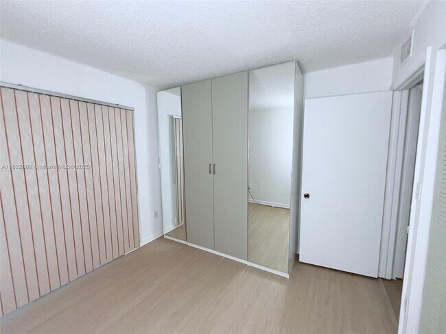 Building Photo - 9352 S Belfort Cir