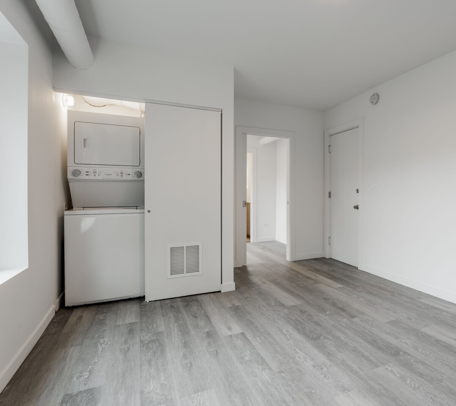 Building Photo - 1710 W Glenlake Ave