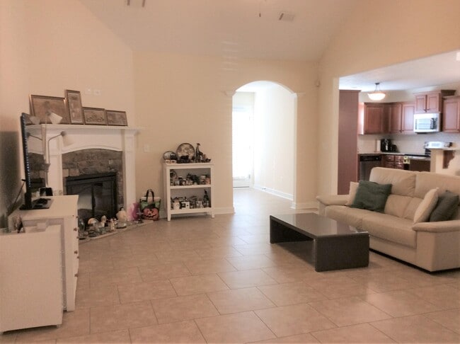 Building Photo - 3020 Ashley Lp