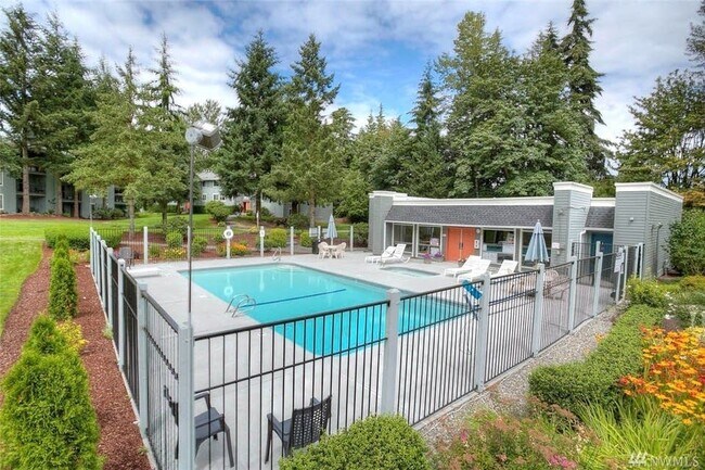 Pool, Jacuzzi, Rec Room - 4647 W Lake Sammamish Pkwy SE