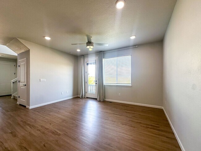 Building Photo - Alder Creek 3bd 2.5ba paired home for rent!
