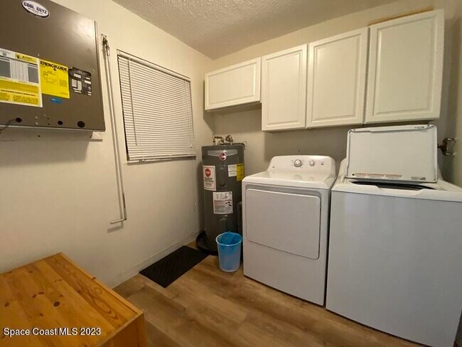 Building Photo - 555 Fillmore Ave