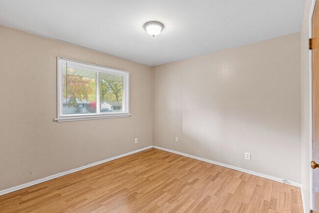 Building Photo - 1040 Bluefield Dr