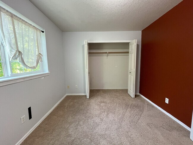 Building Photo - Charming 3-Bedroom Home with Open Layout, ...