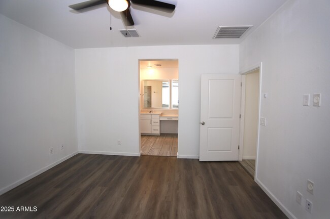 Building Photo - 9127 W Minnezona Ave