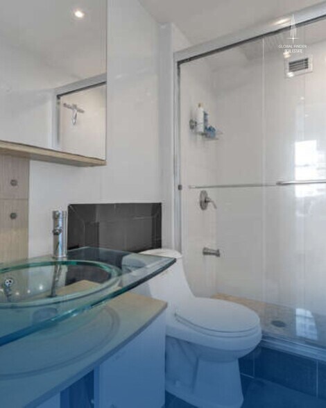 Building Photo - 801 Brickell Bay Dr