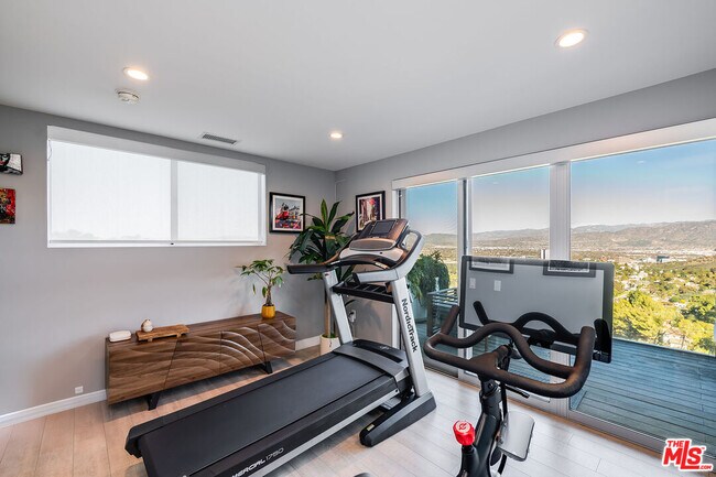 Building Photo - 7191 Pacific View Dr