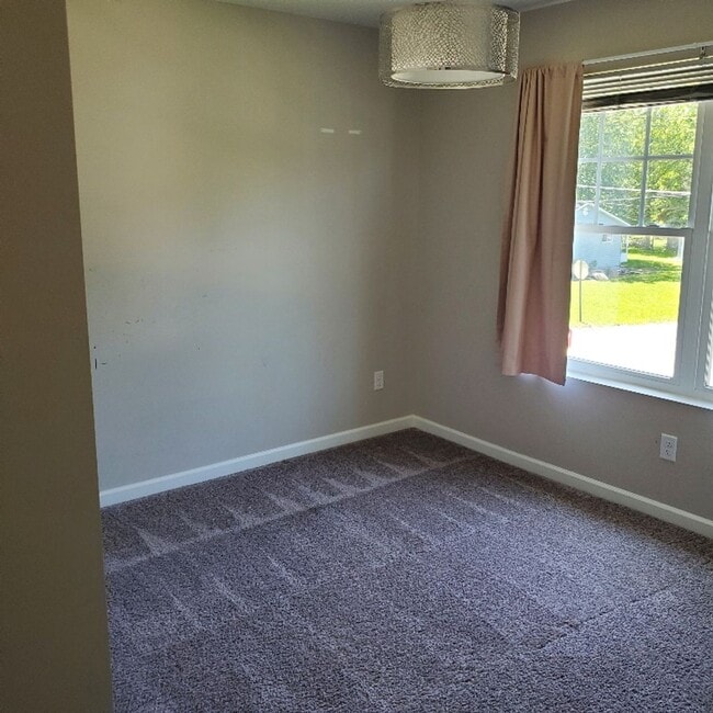 Building Photo - 3 Bed Room House For Rent