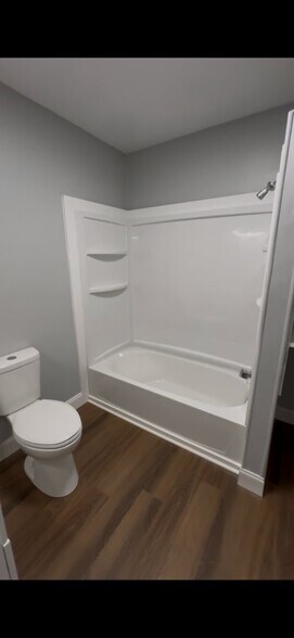 Building Photo - 305 Bayview Cir