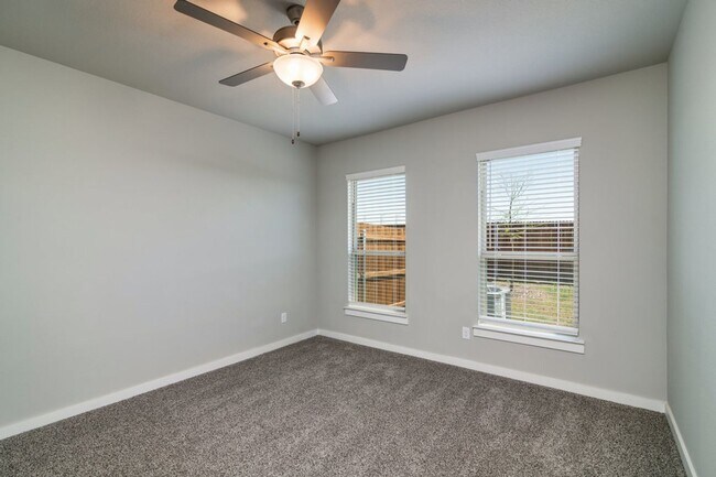 Building Photo - 744 Wheatfield Dr