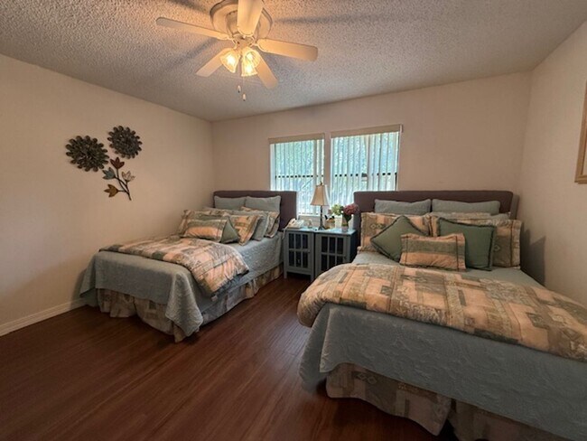 Building Photo - Prestigious Gated Living in Mission Trace-...