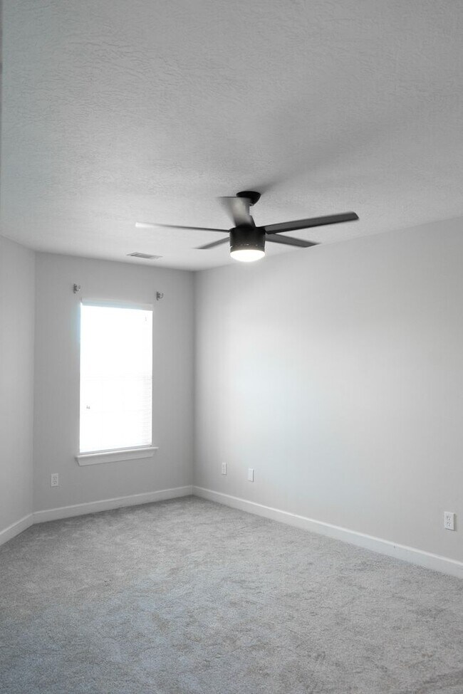 Building Photo - 724 Avrett Cir