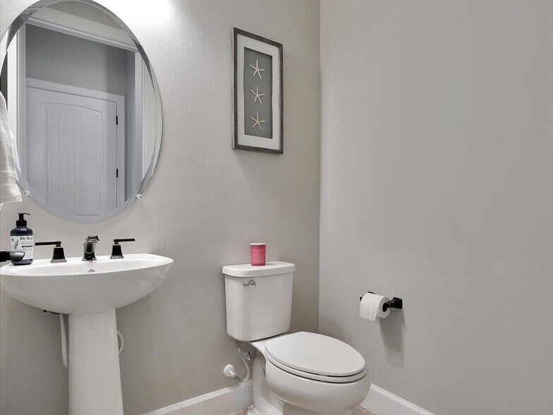 Building Photo - 25509 Royal Tern Ln