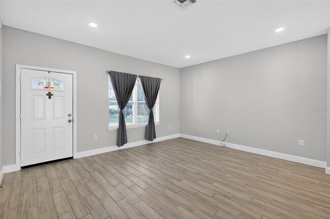 Building Photo - 717 Robin Ct