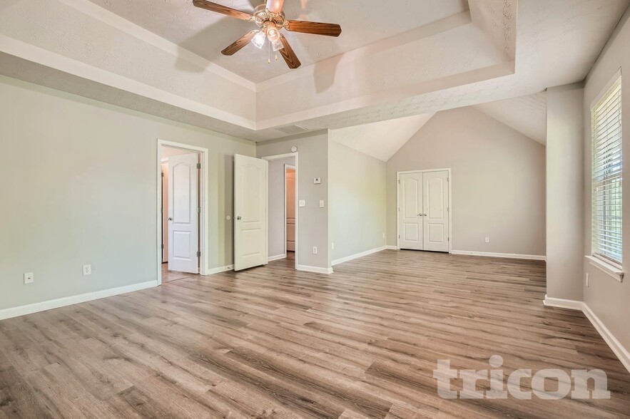 Building Photo - 552 Howell Dr