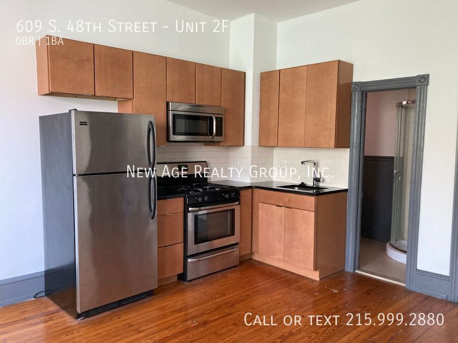 Building Photo - 609 S 48th St