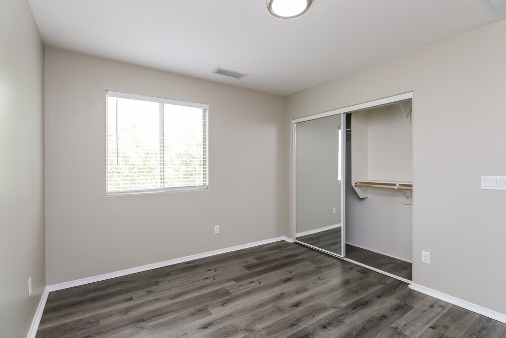 Building Photo - 41538 N Salix Dr
