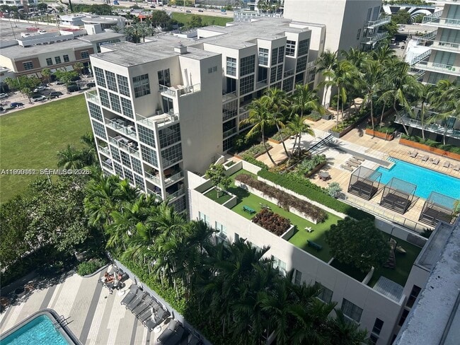 Building Photo - 121 NE 34th St