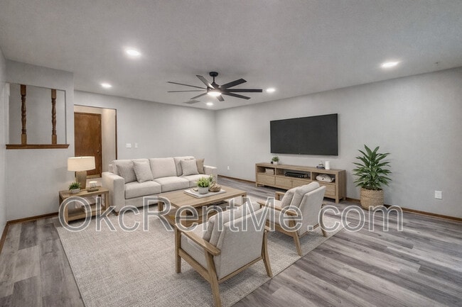 Building Photo - 1104 Spruce Dr