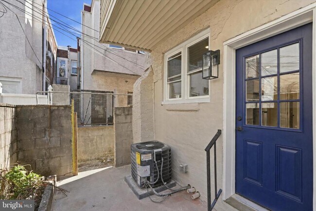 Building Photo - 2345 S Bancroft St