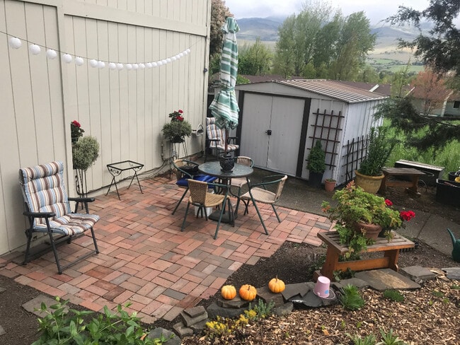 Building Photo - 319 Glenn St