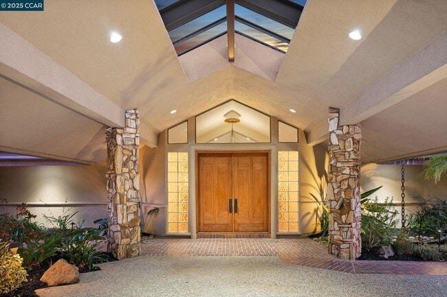 Building Photo - 21 Deer Oaks Ct