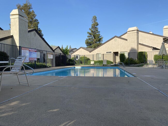 Building Photo - 1129 Cedar Creek Dr
