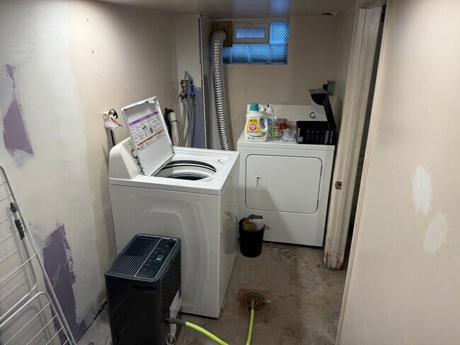 Building Photo - 3918 Howley St