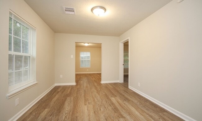 Building Photo - Historic Row House District – Move-In Special! Only $497 Deposit (with fully qualified applicatio...