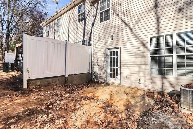 Building Photo - 2138 Winthrop Chase Dr