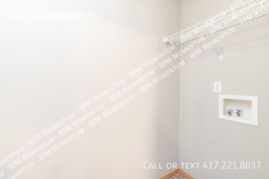 Building Photo - 3229 W Bergman St