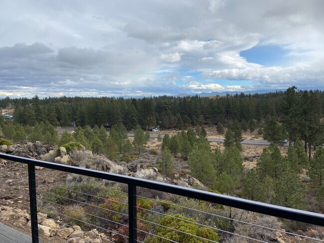 Building Photo - Newer, Modern Construction Home in Tetherow