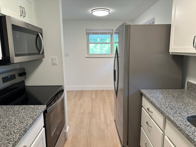 Kitchen - 33 Oakley Dogwood Dr
