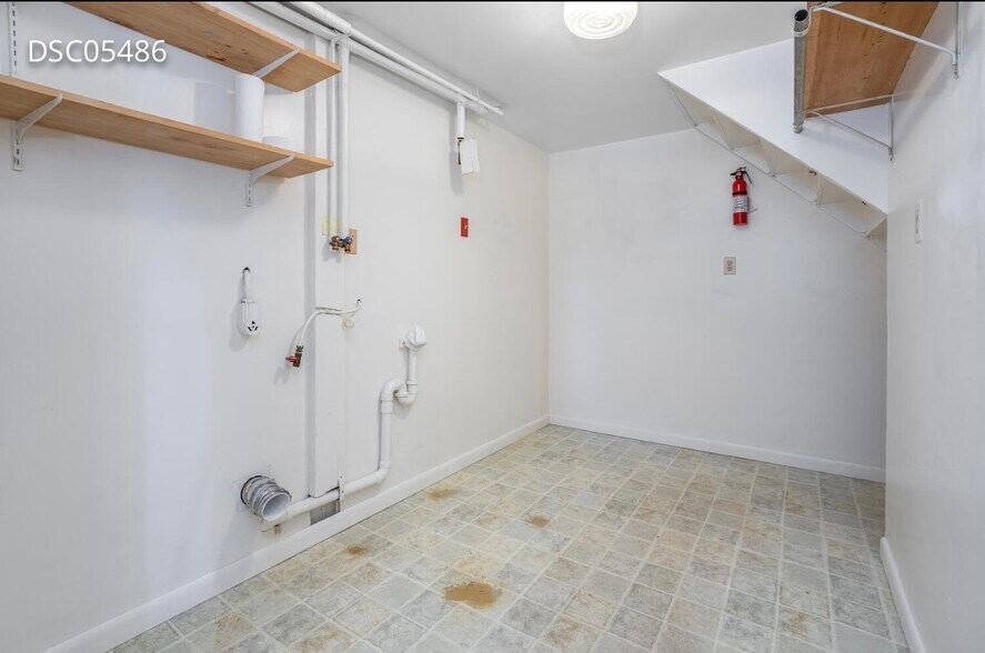 Building Photo - 56 Pond Ln