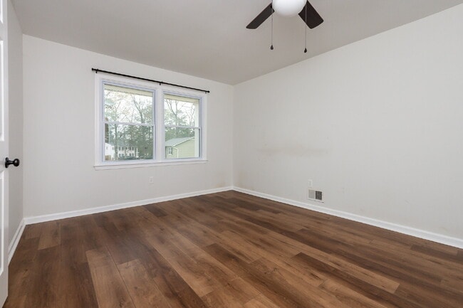 Building Photo - Beautiful 3 Bedroom, 2.5 Bath Home Tucked Away on Cul-de-Sac $1,825/mo rent