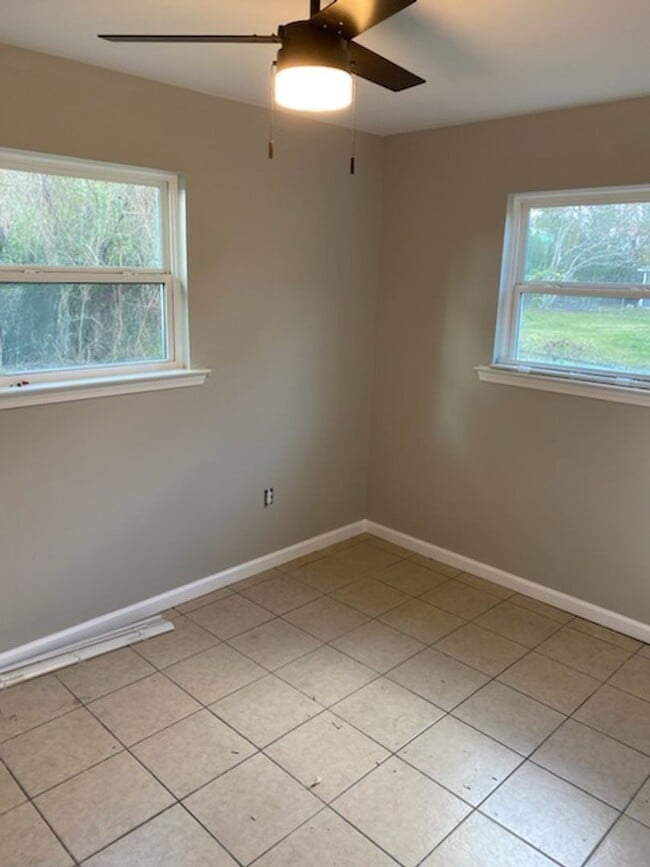 Building Photo - COMING SOON!  *PET FRIENDLY*