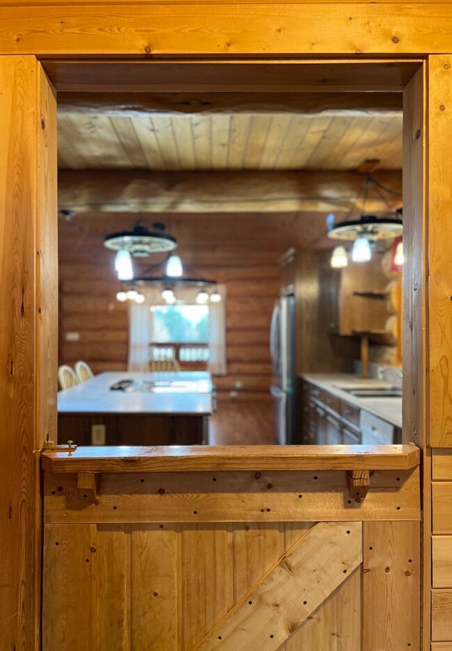 Building Photo - Enchanting Log Home for Lease