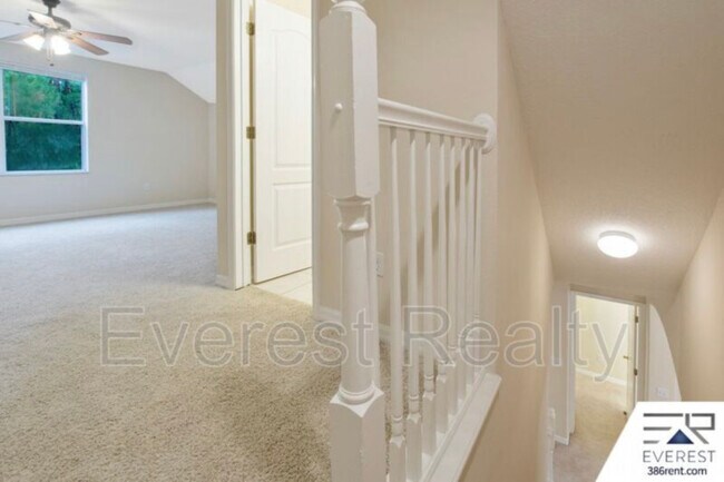 Building Photo - 14 Rymsen Ln