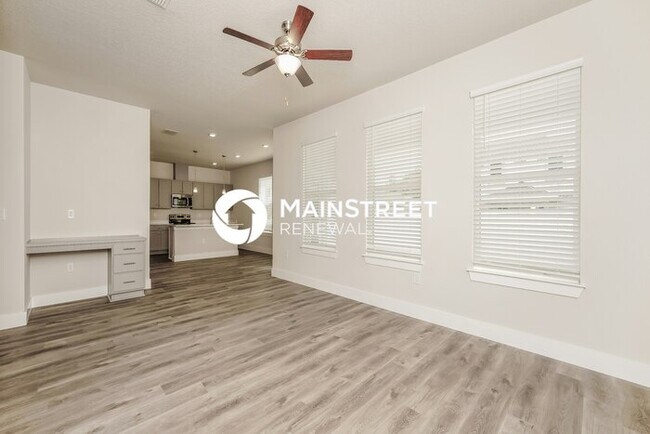 Building Photo - 4 Bedroom Pet-Friendly Home in Deland, FL with Main Street Renewal