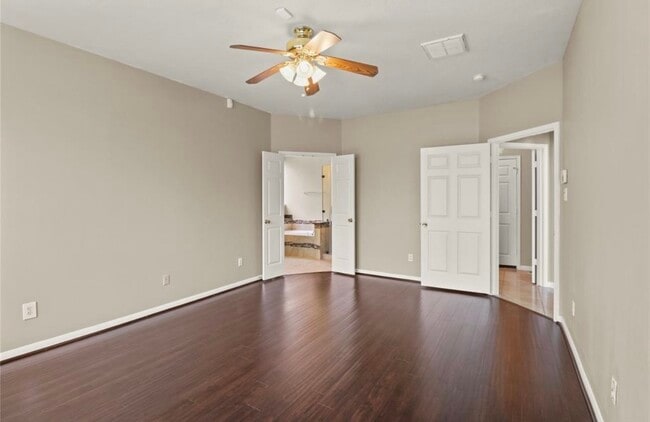Building Photo - 10807 Oak Bayou Ln