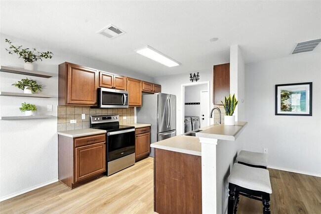 Building Photo - 317 Wimberley St