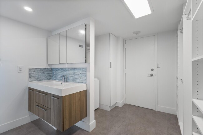 Building Photo - 111 Briny Ave