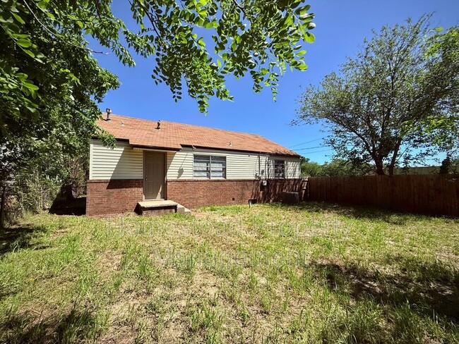 Building Photo - 1724 E Park Pl